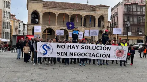 Protesta de los bomberos y policías municipales de Zamora