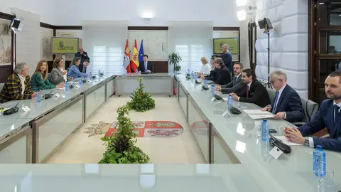 Reunión con partidos políticos y FRMP