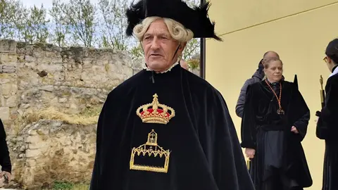 La Real Cofradía del Santo Entierro recurre al recorrido corto por la amenaza de lluvia
