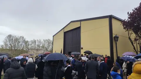La lluvia frustra la salida del Santo Entierro en Zamora