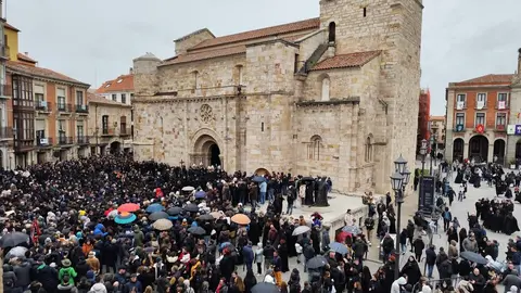 Procesión SUSPENDIDA pero la Soledad no se queda sola: la lluvia frena la procesión, pero no la devoción de Zamora