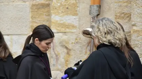 La Soledad no sale en procesión por la lluvia _55