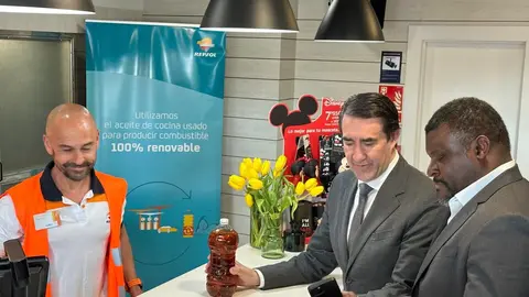 Estas gasolineras se transforman en puntos de reciclaje de aceite usado para fabricar biocombustible