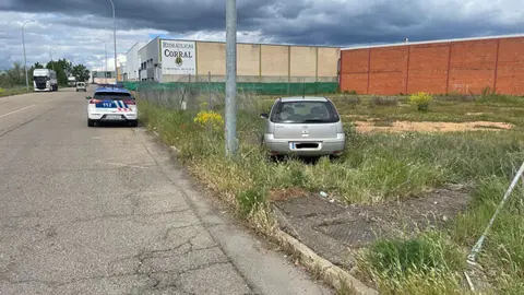 coche abandonado en Benavente tras salirse de la vía