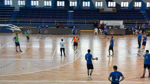 Entrenamiento a puerta abierta. BM Zamora