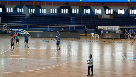 Entrenamiento a puerta abierta. BM Zamora