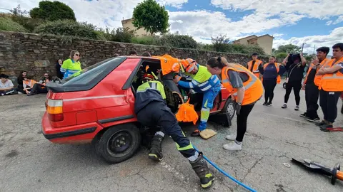 Simulacro de rescate sanitario con vehículos.Trabazos