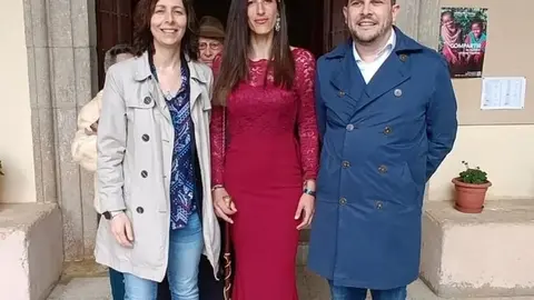 El Vicepresidente de la Diputación Víctor López, y la vicepresidente tercerra, Amaranta Ratón acomapañan San Isidro en Manzanal del Barco