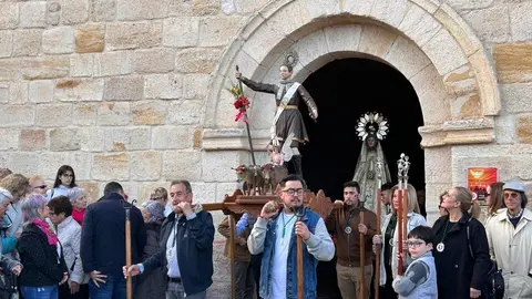 Procesión y bendición de campos en el barrio de San Isidro en Zamora
