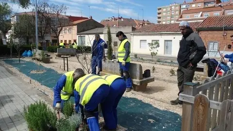 empleados jardines benavente