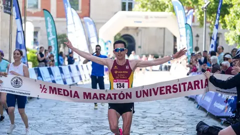 Juan Jose Buena entrando vencedor en Valladolid