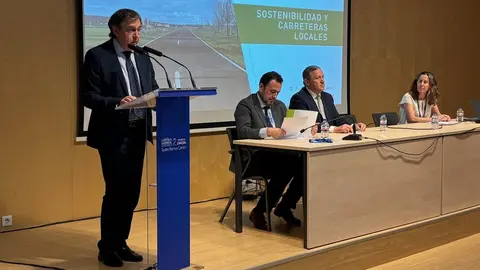 foto técnico de sostenibilidad viaria