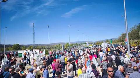 Miles de voces se alzan en Otero contra el recorte ferroviario