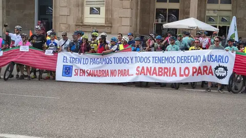 Club El Pinar manifestacion AVE