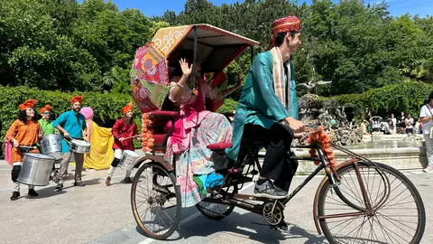 Foto principal Jaipur Rickshaw Fuente del Cisne. imagen de archivo