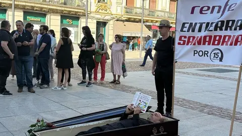 Zamora exige el regreso del AVE
