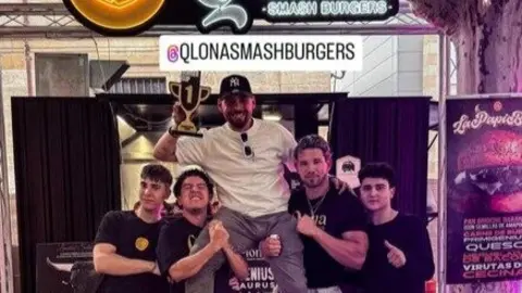 Qlona, The Burger Cup