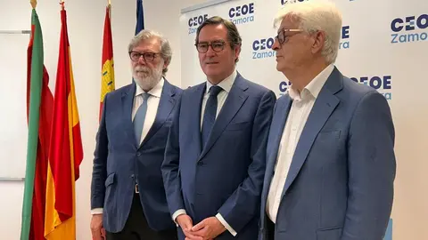 CEOE. José María Esbec, Santiago Aparicio y Antonio Garamendi
