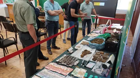 Cae una red nacional de narcotráfico . Guardia Civil