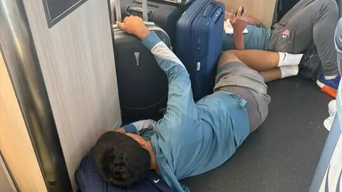 Pasajeros de Zamora en el tren Ourense-Madrid - imagen de redes sociales