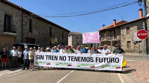 paron por el tren en la zona de Sanabria (1)