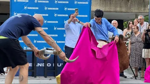 Marco Pérez se encuentra con los aficionados zamoranos _38