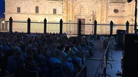 Soledad Luna, Zamora