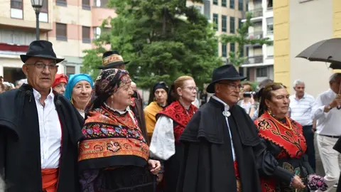 desfile indumentaria tradicional