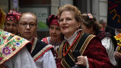 desfile indumentaria tradicional_34