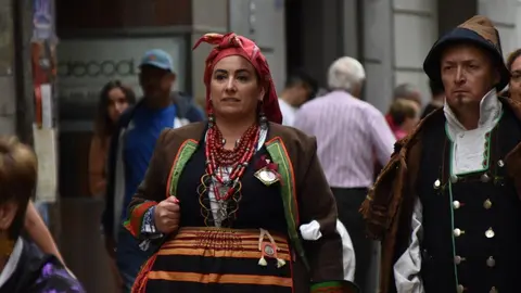 desfile indumentaria tradicional_61