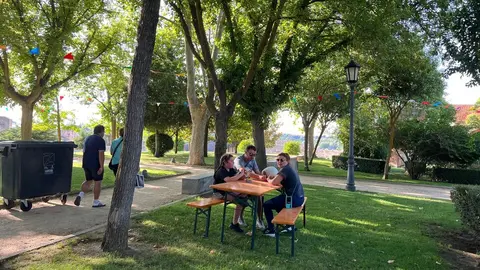 Jardines del Castillo de Zamora, “Juegos de Mesa en la Calle”