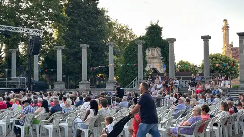 XXXII Muestra de Folklore, Rosa Sánchez, Pablo Carpintero y el Grupo de Danzas Doña Urraca