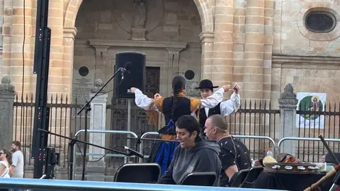 XXXII Muestra de Folklore, Rosa Sánchez, Pablo Carpintero y el Grupo de Danzas Doña Urraca