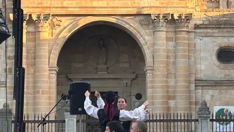 XXXII Muestra de Folklore, Rosa Sánchez, Pablo Carpintero y el Grupo de Danzas Doña Urraca