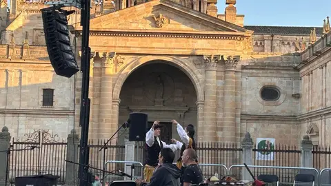 XXXII Muestra de Folklore, Rosa Sánchez, Pablo Carpintero y el Grupo de Danzas Doña Urraca