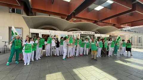 concetración de enfermeras en el Hospital Virgen de la Concha _2