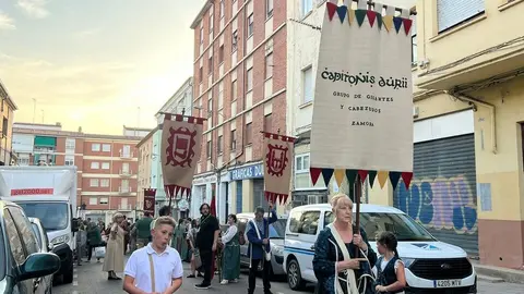 Pasacalles Gigantes y Cabezudos Capitonis Durii_3