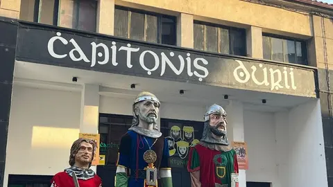 Pasacalles Gigantes y Cabezudos Capitonis Durii_4