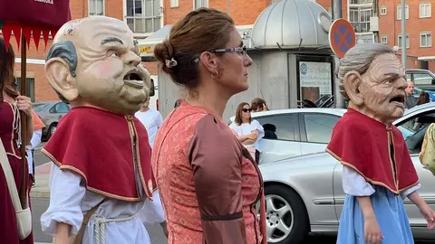 Pasacalles Gigantes y Cabezudos Capitonis Durii_17