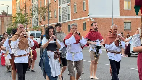 Pasacalles Gigantes y Cabezudos Capitonis Durii_19