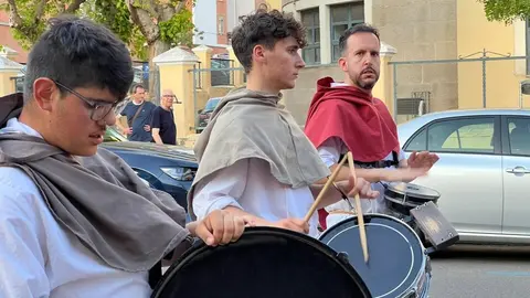 Pasacalles Gigantes y Cabezudos Capitonis Durii_20