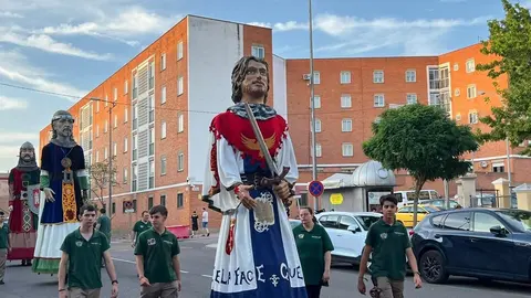 Pasacalles Gigantes y Cabezudos Capitonis Durii_24