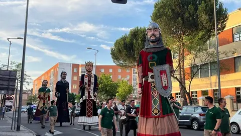 Pasacalles Gigantes y Cabezudos Capitonis Durii_29