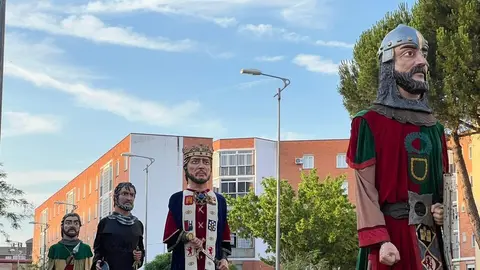 Pasacalles Gigantes y Cabezudos Capitonis Durii_30