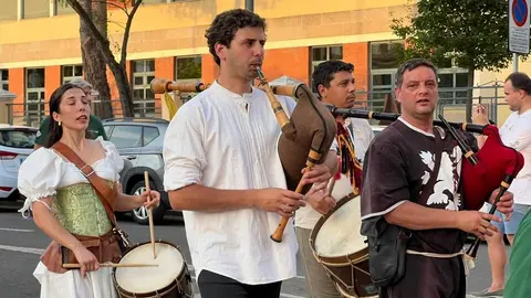 Pasacalles Gigantes y Cabezudos Capitonis Durii_31
