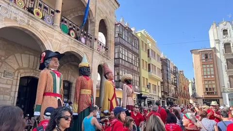 Pasacalles de gigantes y gigantillas _2
