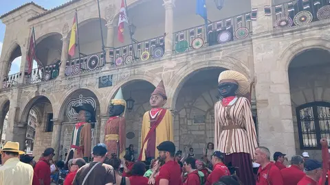 Pasacalles de gigantes y gigantillas _3