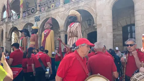 Pasacalles de gigantes y gigantillas _5