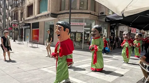 Pasacalles de gigantes y gigantillas _21