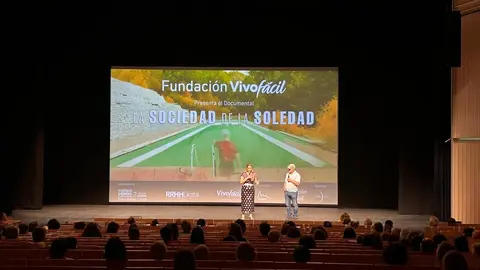 La sociedad de la soledad, Teatro Ramos Carrión